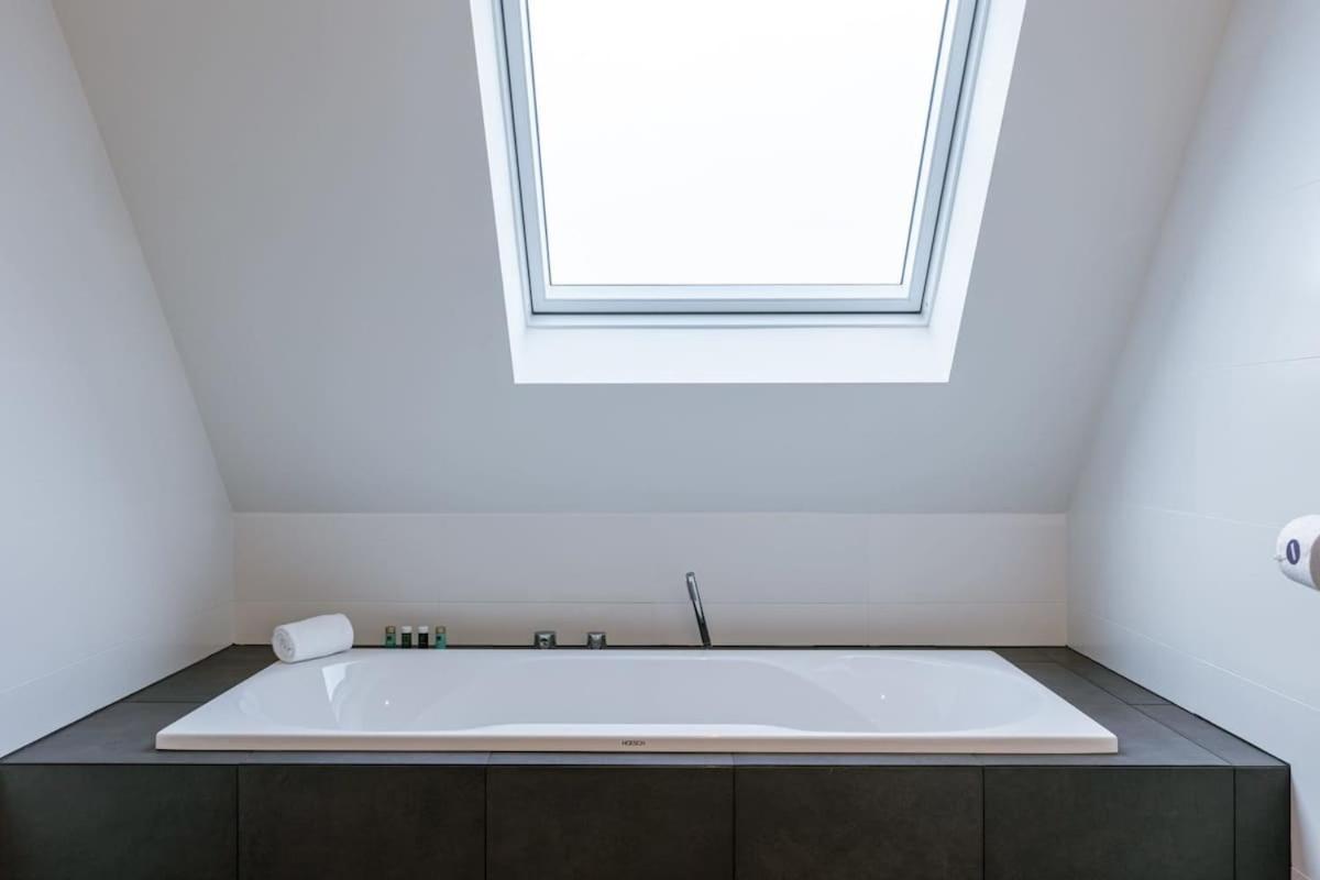 Huswell - Luxurious Apartment With Parking Beernem Buitenkant foto